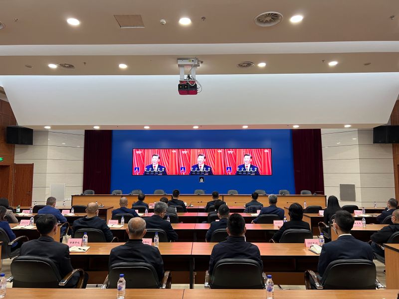 人民银行沈阳分行党员干部认真收...